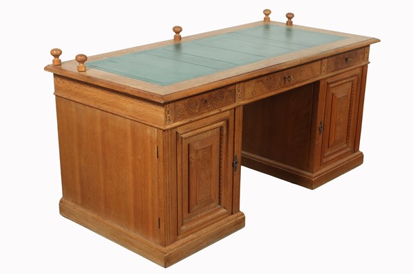 Lot 20 - OAK DESK
