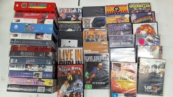 Lot 1154 - MUSIC LOVERS LOT