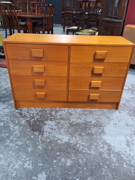 Lot 10 - CHEST OF DRAWERS