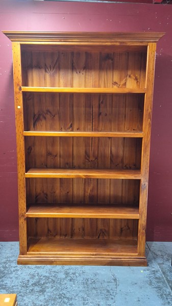 Lot 145 - BOOKSHELF