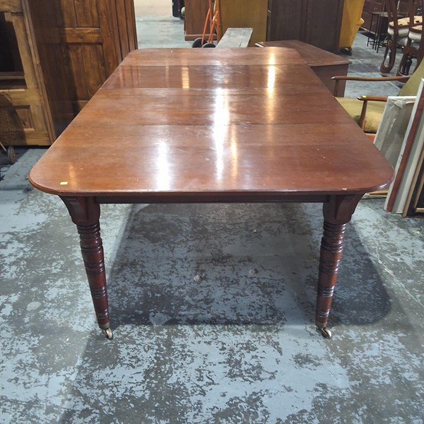 Lot 158 - DINING TABLE