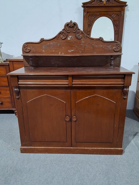 Lot 56 - CHIFFONIER