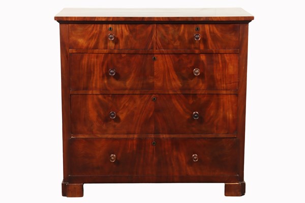 Lot 169 - CHEST OF DRAWERS