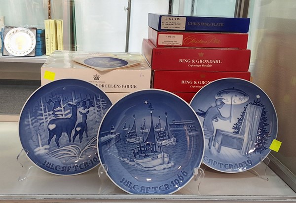 Lot 1297 - CHRISTMAS PLATES