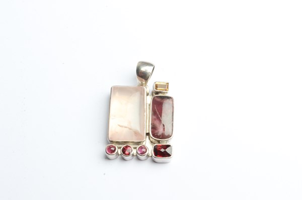 Lot 1034 - SILVER PENDANT