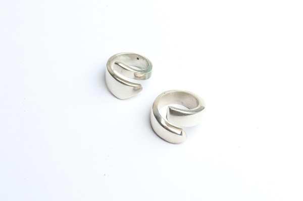 Lot 1022 - SILVER RINGS