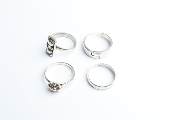 Lot 1020 - SILVER RINGS