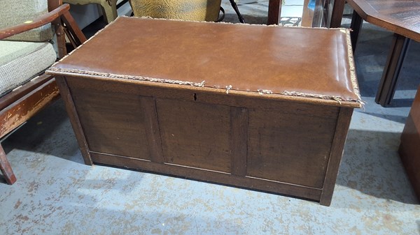 Lot 304 - BLANKET BOX