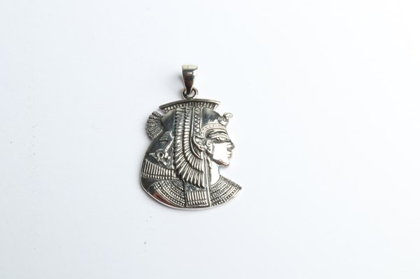 Lot 1017 - SILVER PENDANT