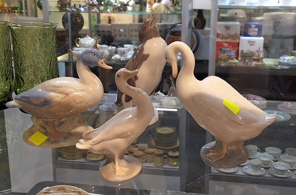 Lot 1383 - BIRD ORNAMENTS