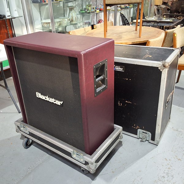 Lot 328 - SPEAKER CABINET