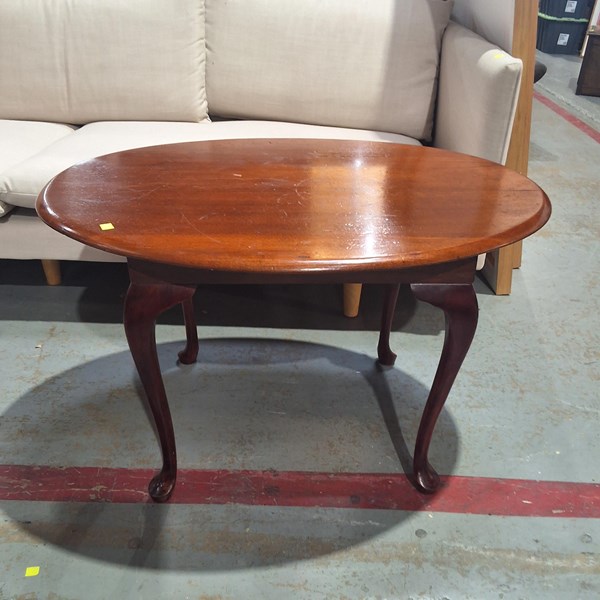 Lot 122 - COFFEE TABLE