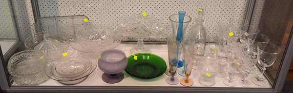 Lot 1375 - GLASSWARE