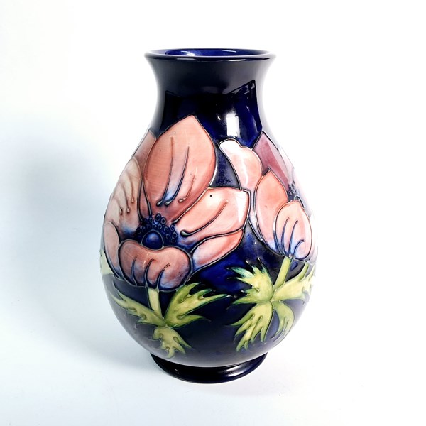 Lot 1423 - MOORCROFT VASE