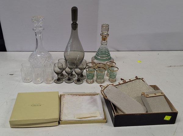 Lot 1465 - GLASSWARE AND REQUISITES