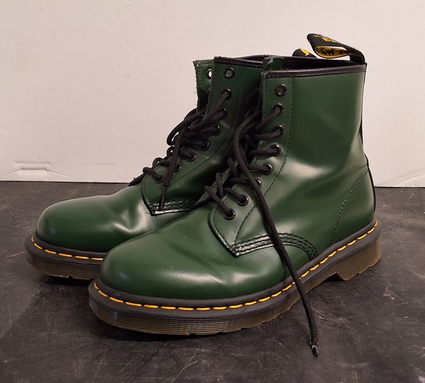 Lot 1400 - DR MARTEN BOOTS