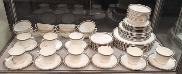 Lot 1285 - DINNER SERVICE