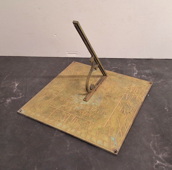 Lot 397 - SUNDIAL