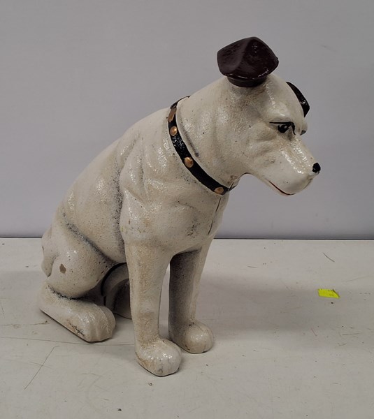 Lot 33 - MONEYBOX