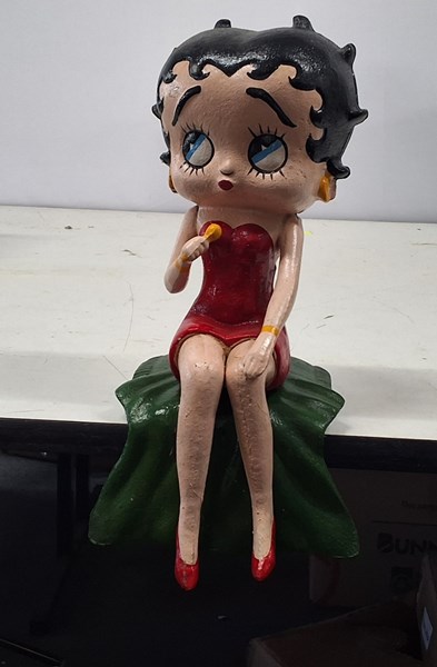 Lot 1152 - BETTY BOOP SHELF DECOR