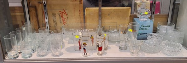 Lot 1489 - GLASSWARE