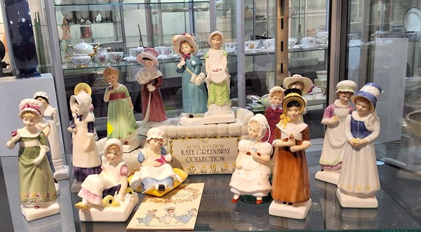 Lot 1266 - ROYAL DOULTON FIGURES