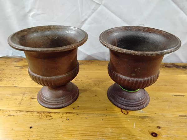 Lot 39 - URNS