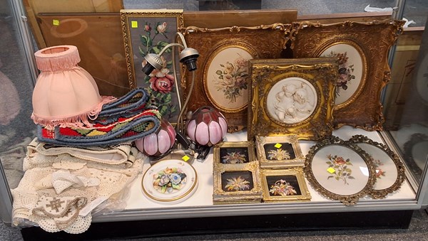 Lot 1495 - DECORATIVE SUNDRIES