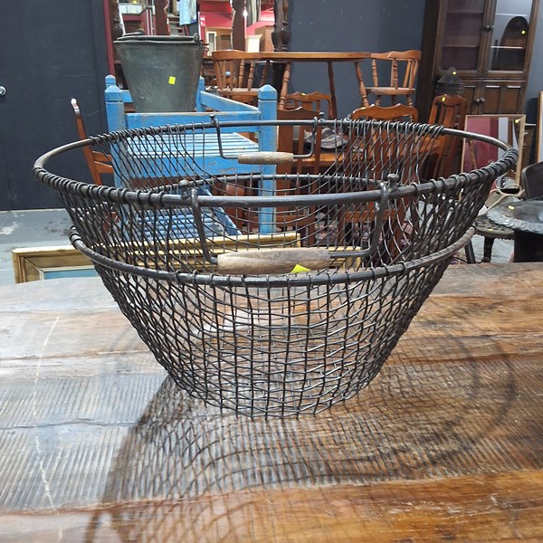 Lot 174 - WOOD BASKET