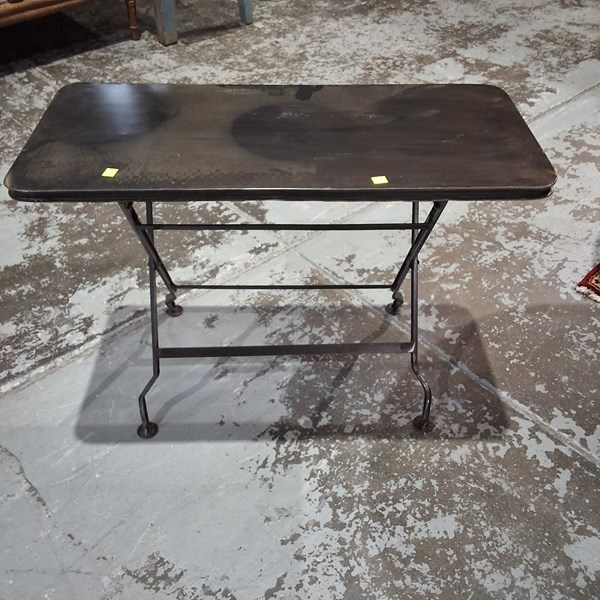 Lot 116 - TABLE