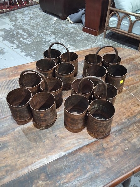 Lot 68 - SPICE POTS
