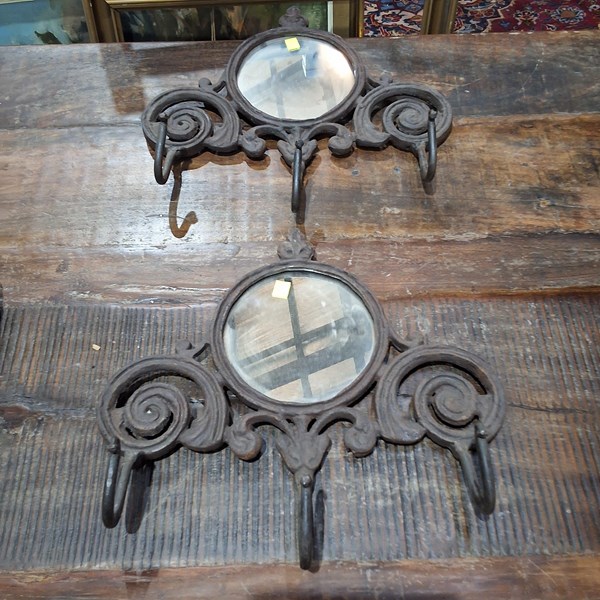 Lot 86 - WALL HOOKS
