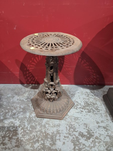 Lot 117 - PLANT STAND