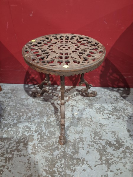 Lot 81 - TABLE