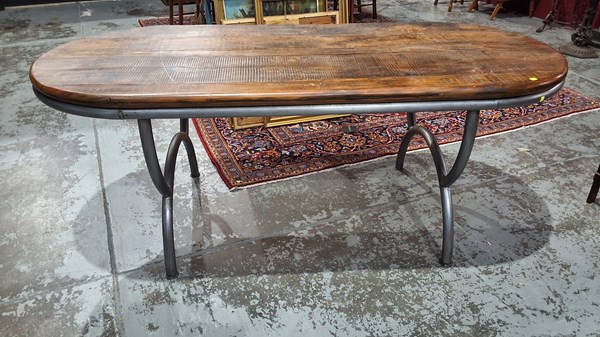Lot 85 - TABLE