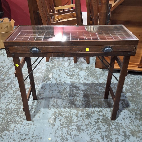 Lot 62 - CONSOLE TABLE