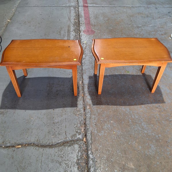 Lot 400 - LAMP TABLES