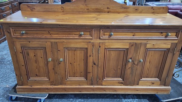 Lot 152 - SIDEBOARD