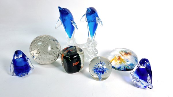 Lot 1426 - PAPERWEIGHTS & ORNAMENTS