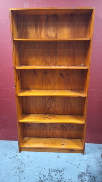 Lot 392 - BOOKSHELF