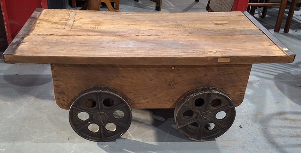 Lot 347 - COFFEE TABLE