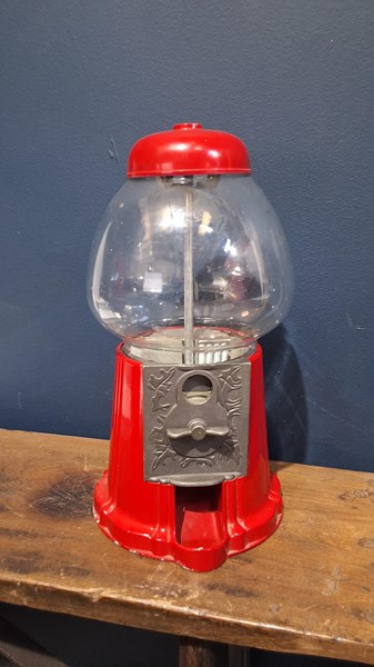 Lot 24 - GUMBALL MACHINE
