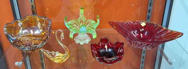 Lot 1549 - COLOURFUL GLASS