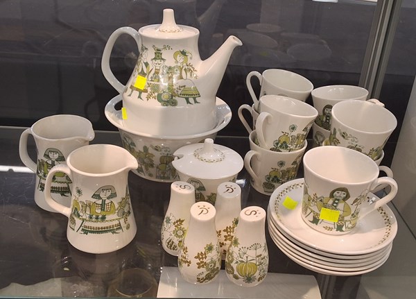 Lot 1460 - FIGGJO CHINAWARE