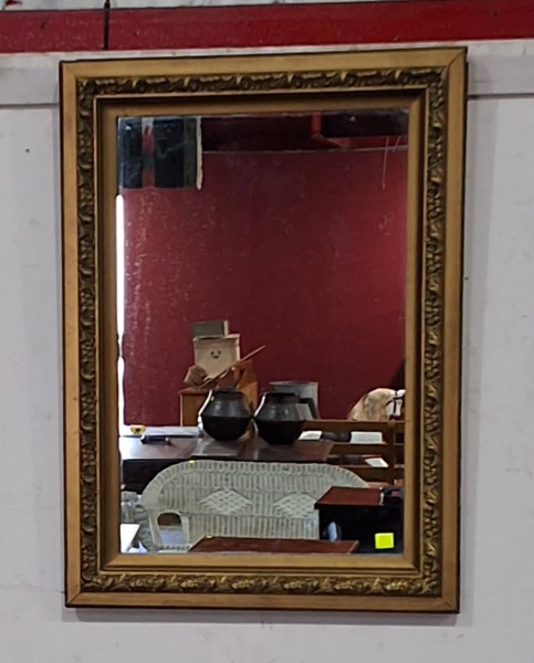 Lot 169 - WALL MIRROR