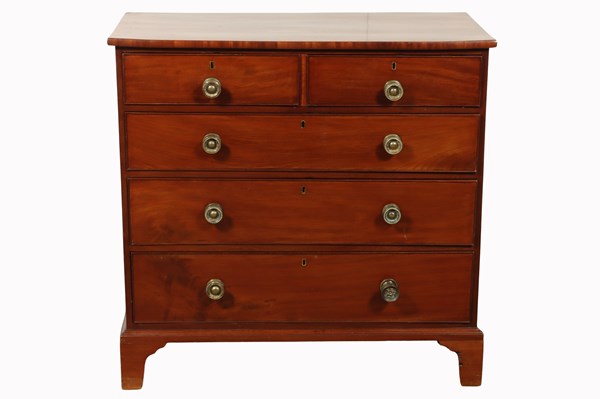 Lot 39 - CHEST OF DRAWERS