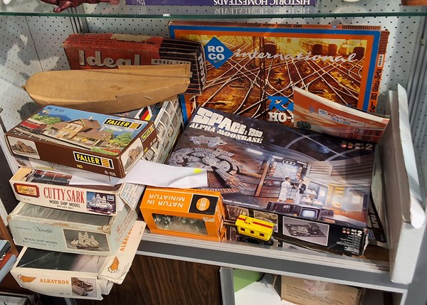Lot 1356 - MODEL KITS