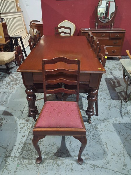 Lot 120 - DINING SUITE