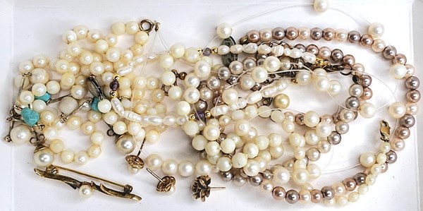 Lot 1035 - JEWELLERY