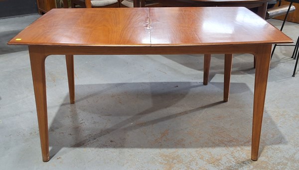 Lot 28 - DINING TABLE